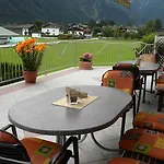 Gaestehaus Emberger アパート マイヤーホーフェン