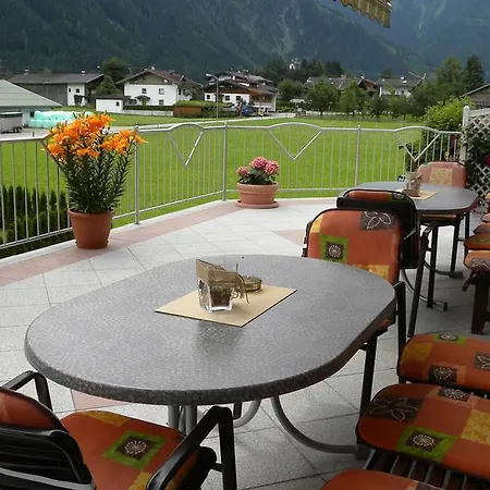 Gaestehaus Emberger Apartment Mayrhofen